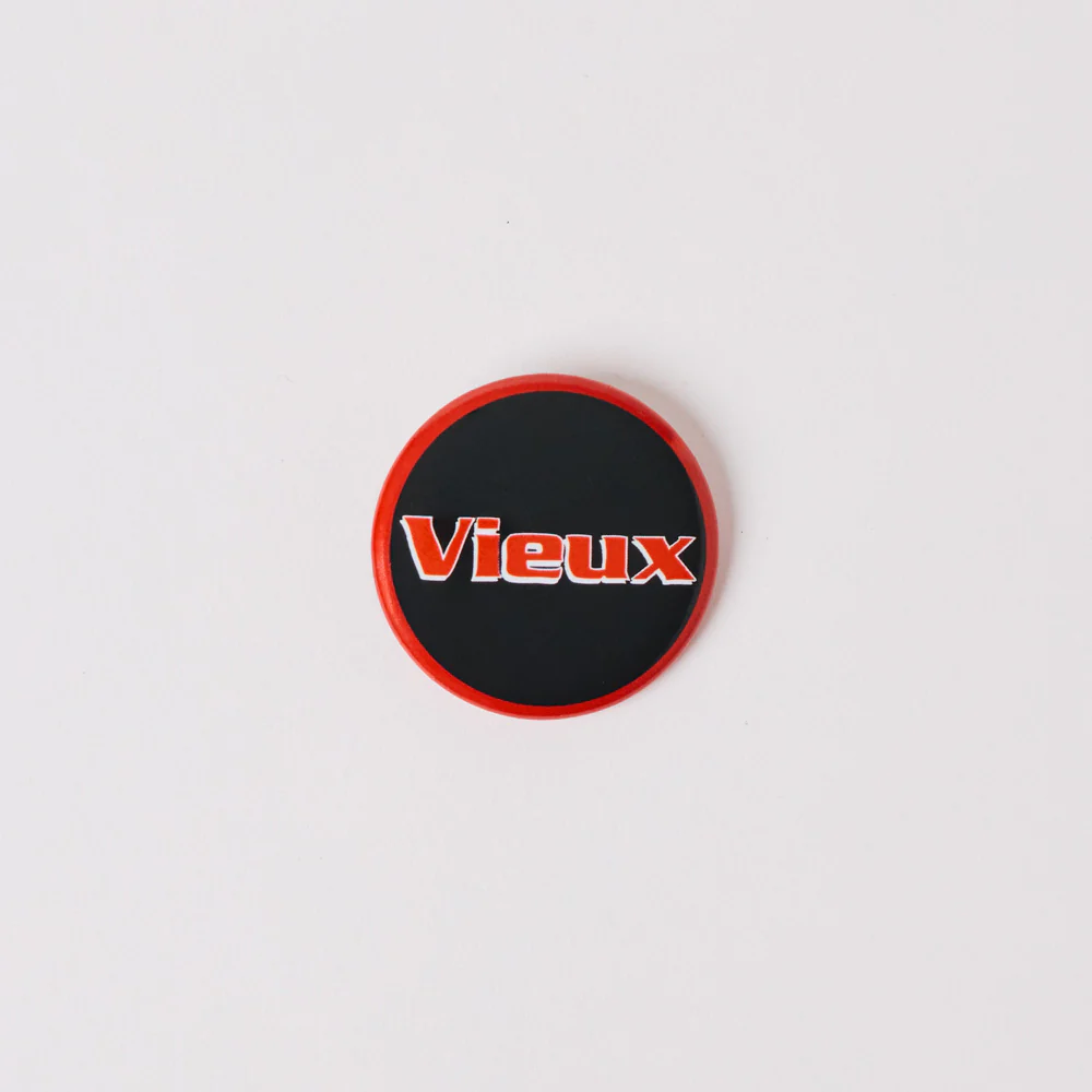 Badge Vieux Scrappy - Au Vieux Campeur
