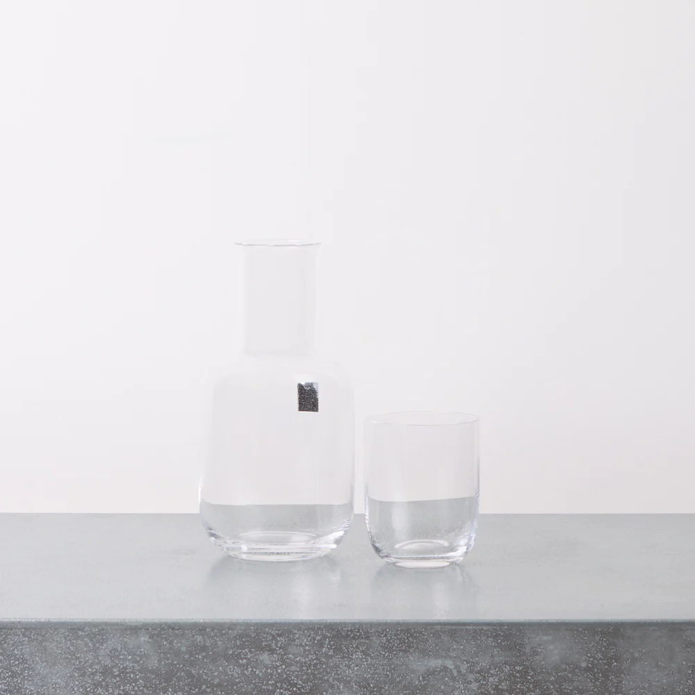 Carafe de nuit avec verre