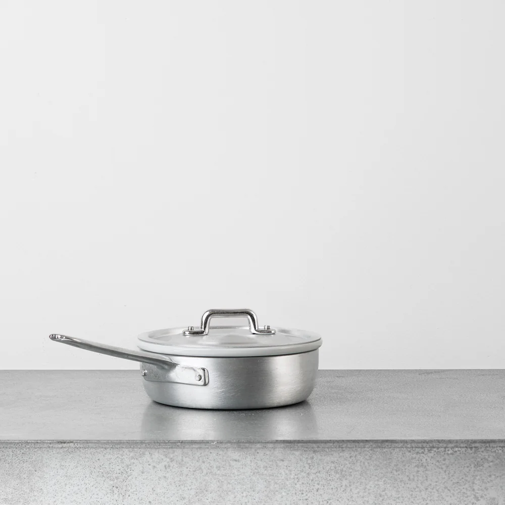 PoĂȘle avec couvercle en aluminium