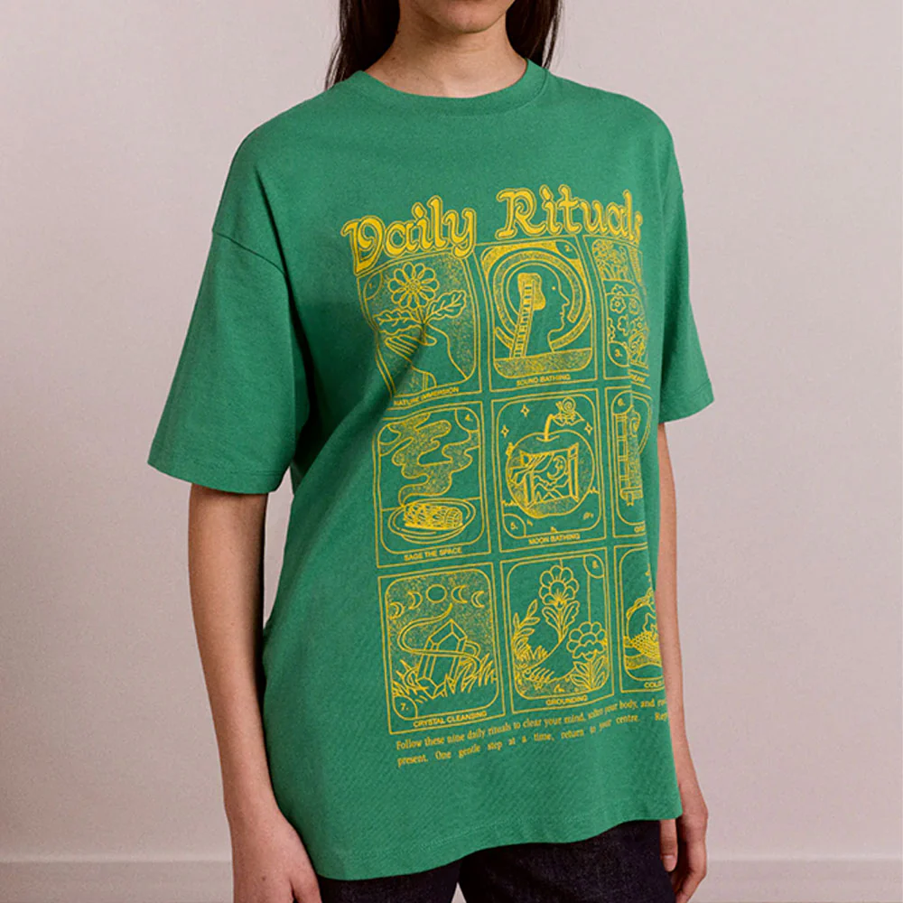 Damson Madder - T-shirt Graphique Daily Rituals - Vert - Image 5