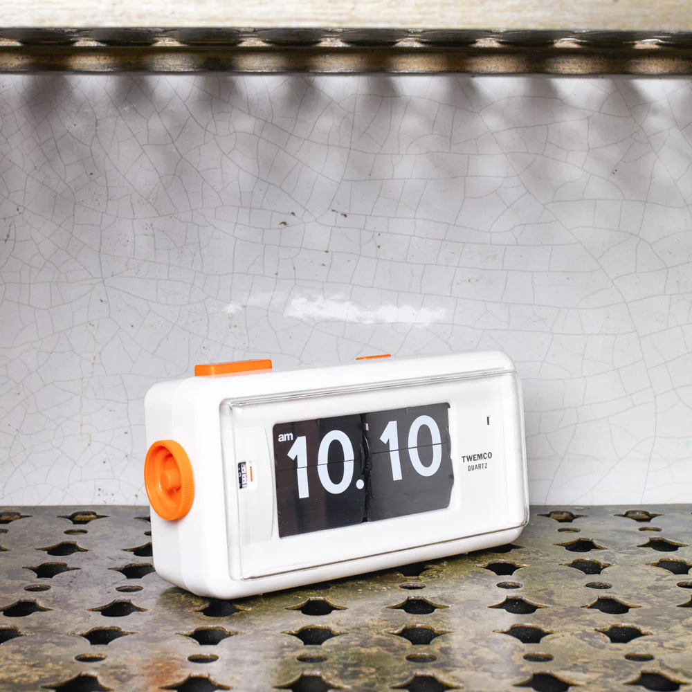 Horloge AL 30 - Blanc & Orange - Twemco - Image 2
