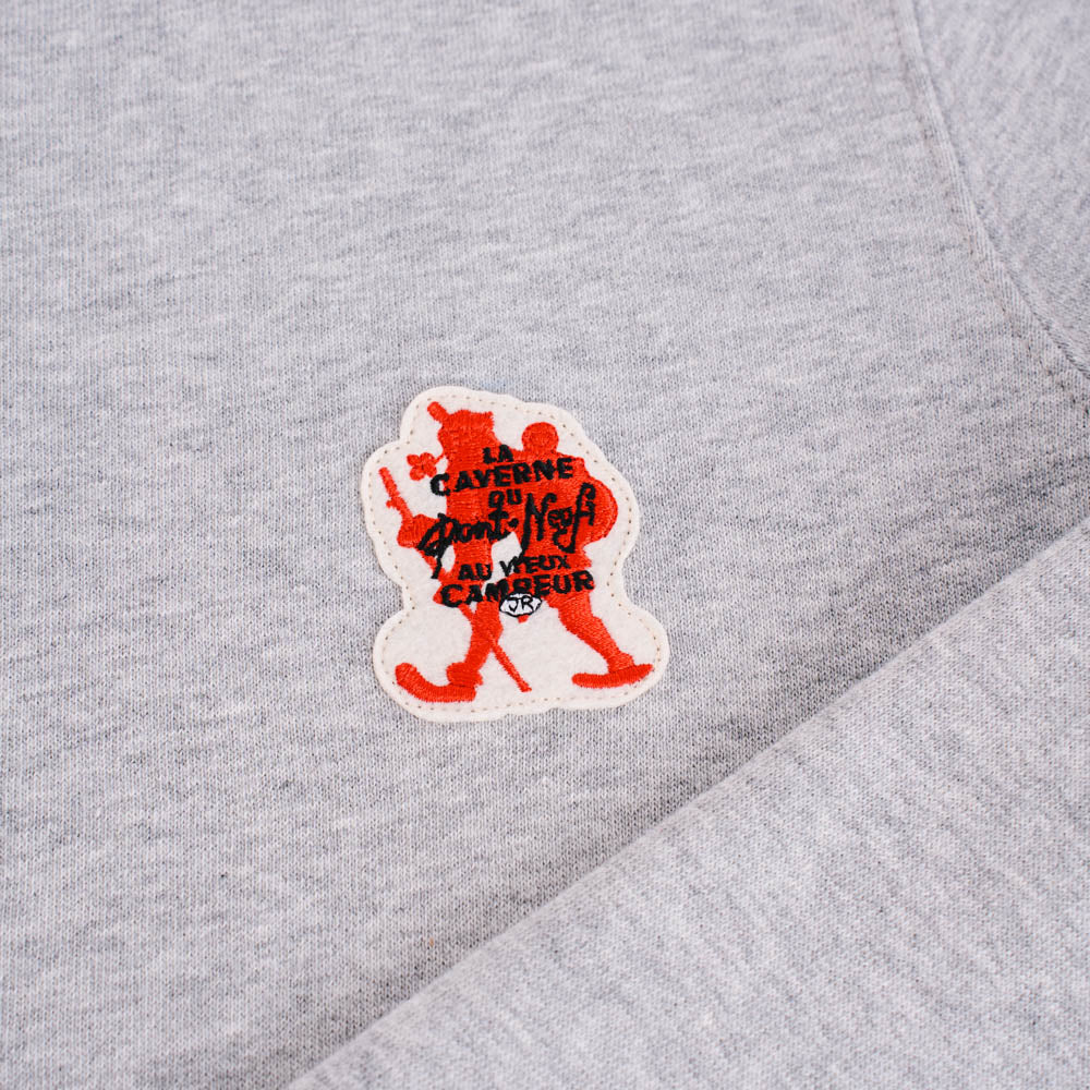La Caverne du Pont-Neuf x Au Vieux Campeur - Sweat Patch Enfant - Gris Clair - Image 3