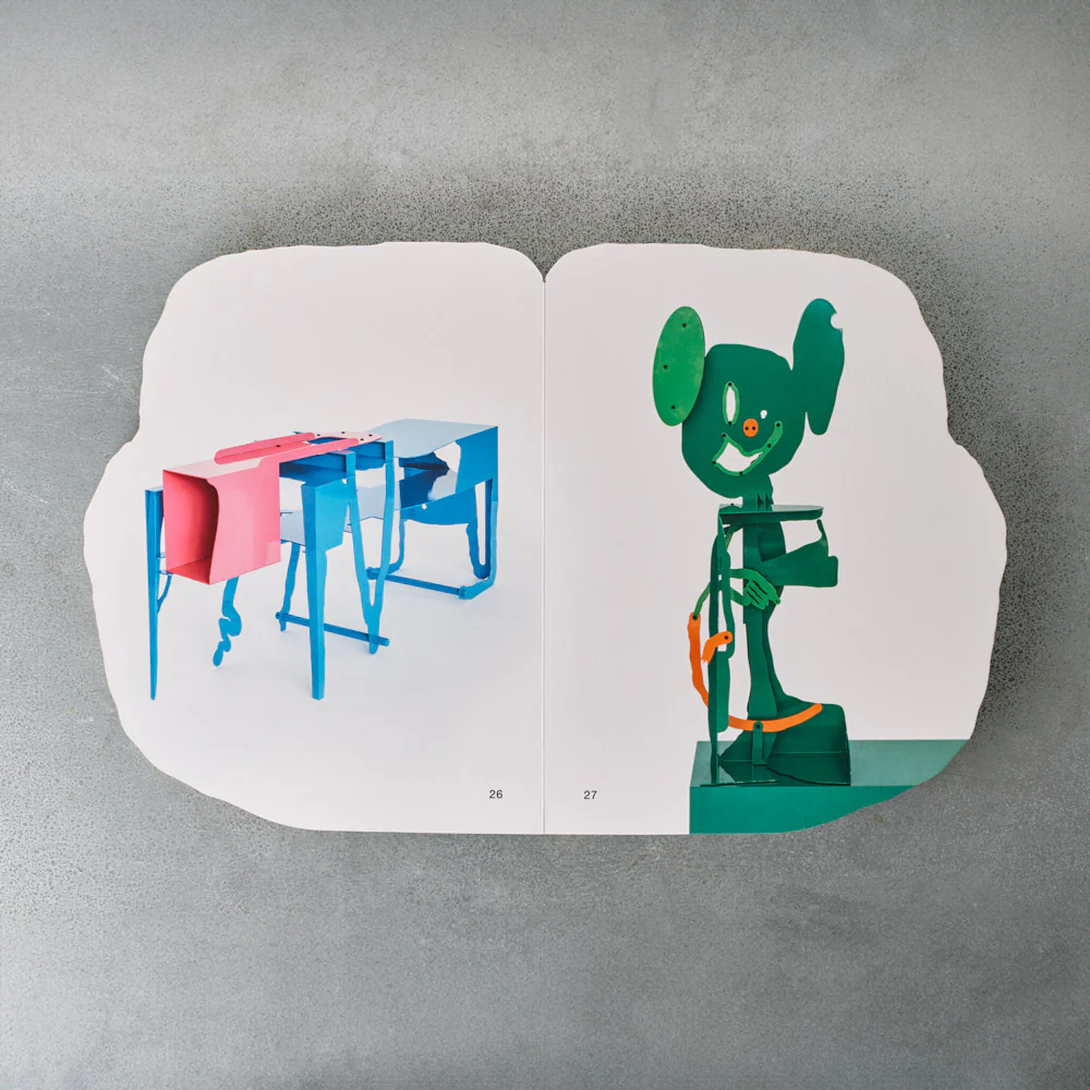 Livre - A Thing on a Table in a House - Image 2