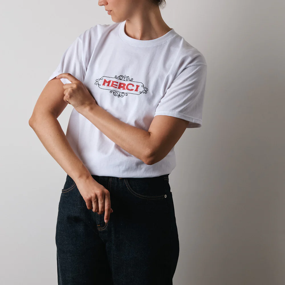 Merci x Shia McShia - T-Shirt Cafe Scene - Blanc - Image 5