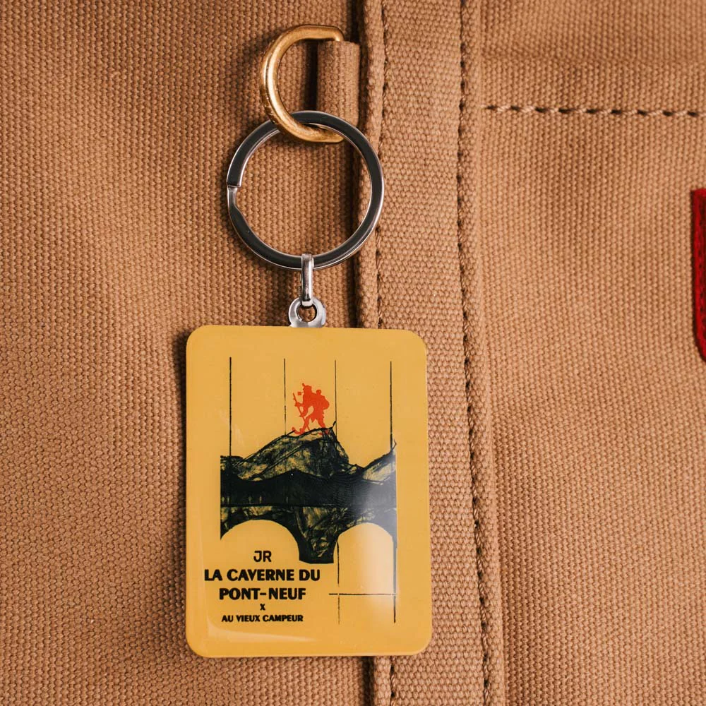 Porte-clé Vieux Fusain Jaune - La Caverne du Pont-Neuf x Au Vieux Campeur - Image 2