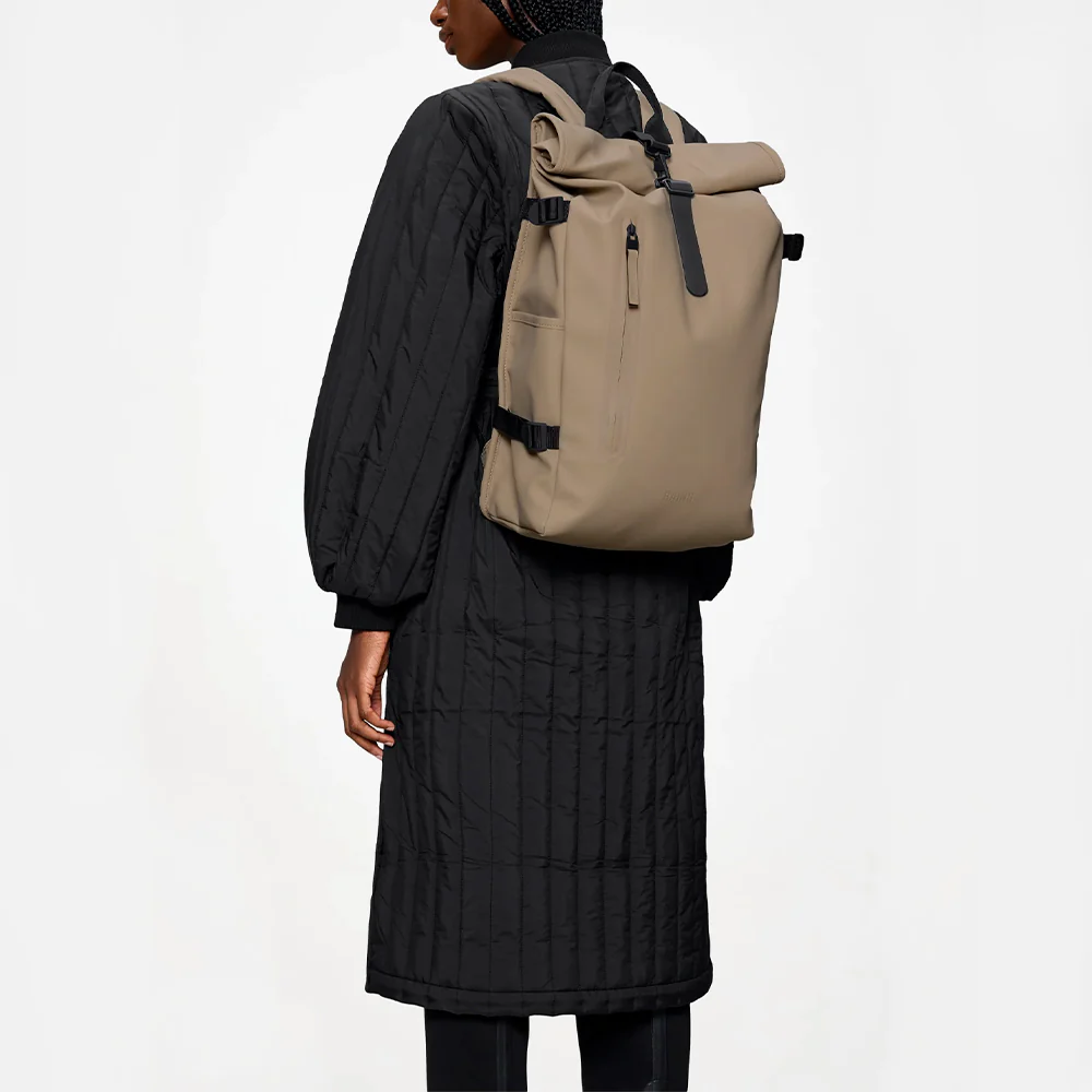 Rains - Sac Rolltop Rucksack - Beige - Image 2